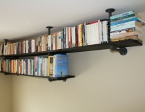 Bücherregal aus Rohrverbindern
